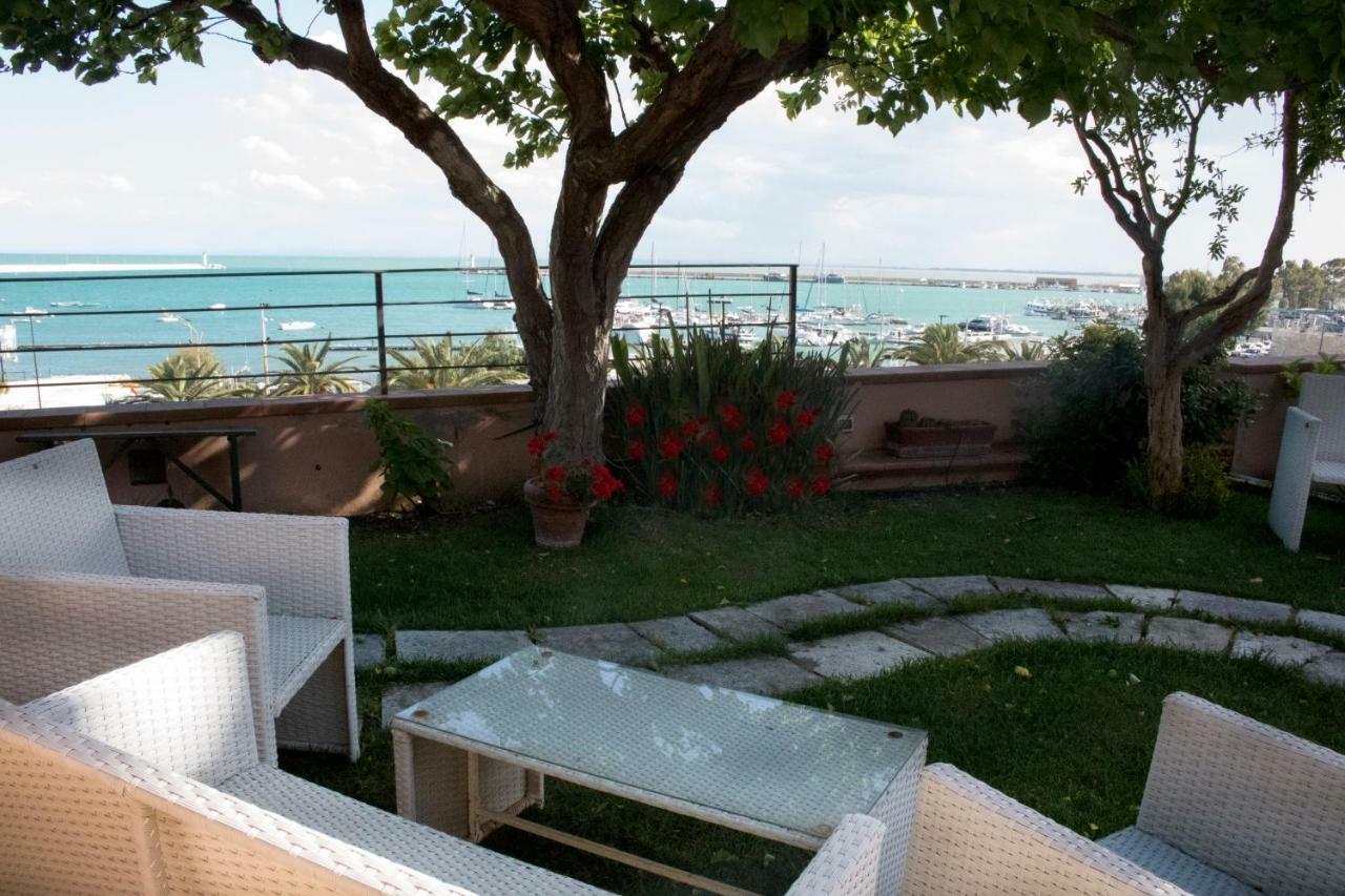 La Dolce Vista - B&B Di Charme Манфредония Экстерьер фото