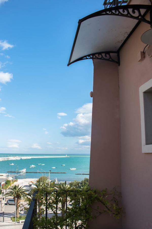 La Dolce Vista - B&B Di Charme Манфредония Экстерьер фото